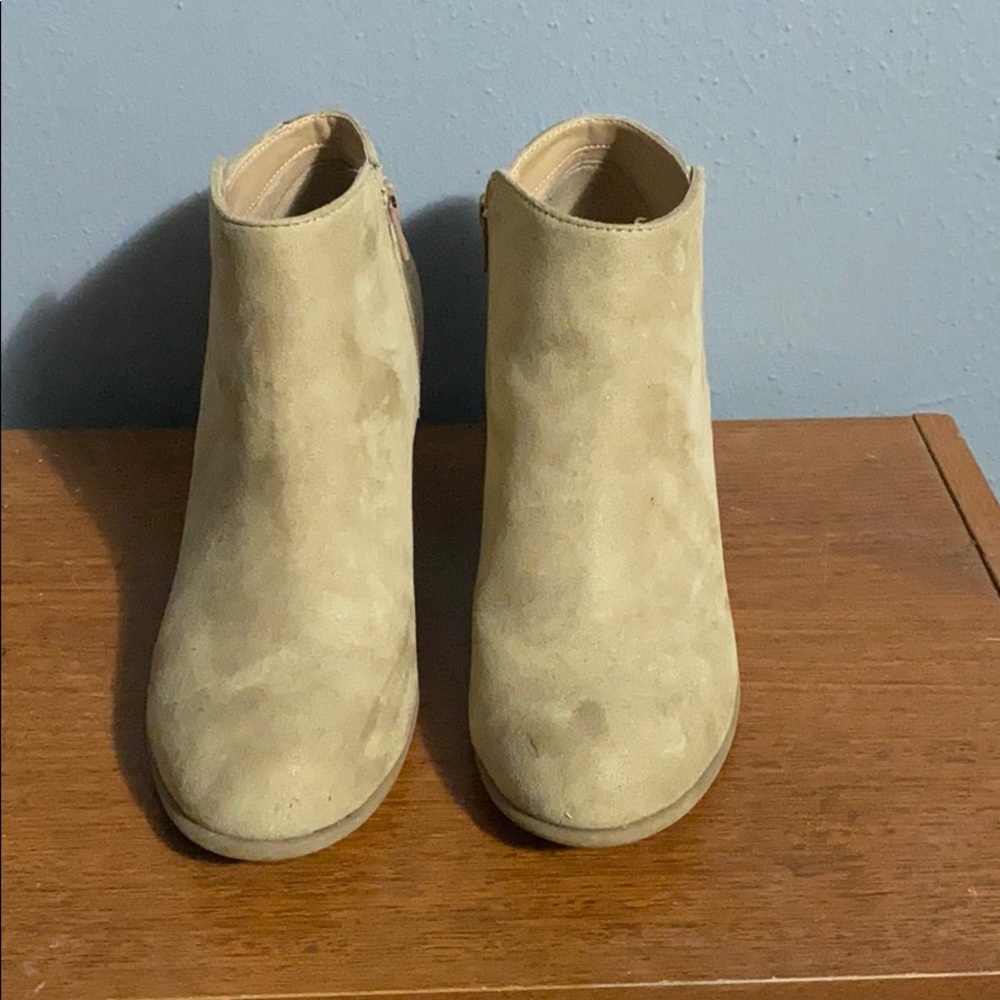 Boots - Picture 2 of 3